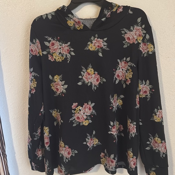 🧡15 for $20🧡 No Comment Black Floral Long sleeve|hooded lightweight sweater - Picture 2 of 6